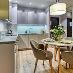 113 , Z Basenem, Sauna, Jacuzzi, Przy Samej Plazy - 5d Appartement